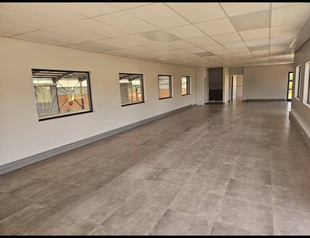 3,000M² WAREHOUSE FOR SALE IN VULCANIA
